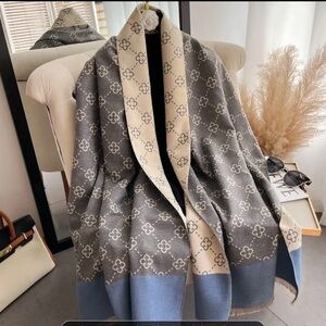 NWT Flower pattern shawl in blue/gray with fringe ends